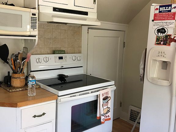 3rd image of 298 Sycamore St