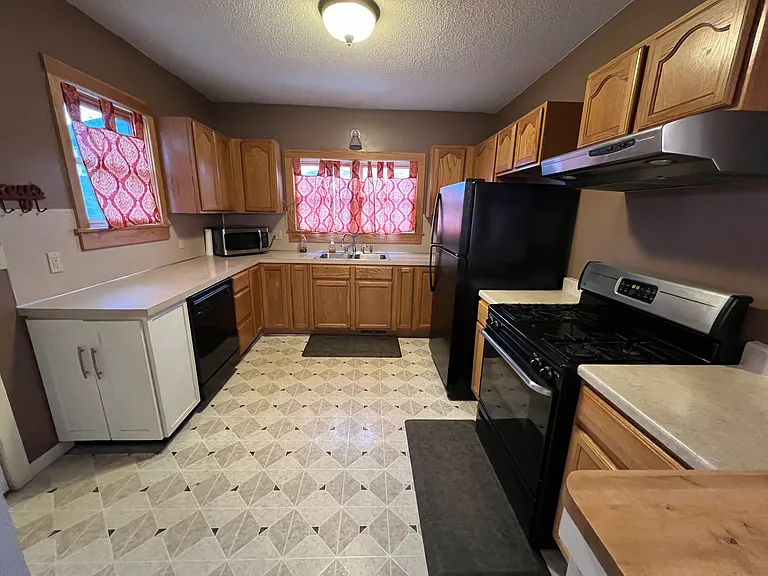 476 W Muskegon Ave — Photo 4