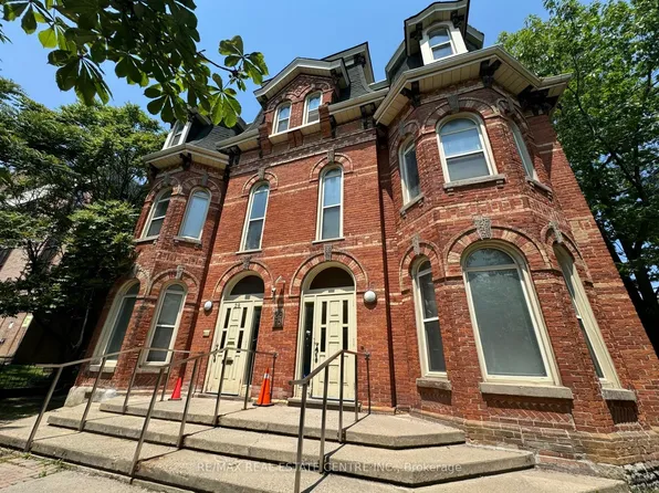 28 Cecil St, Toronto, ON M5T 1N3