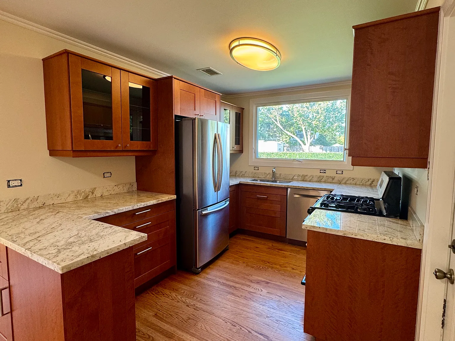 3 bed, 1.5 bath, 1110 sqft, $4,950 — Photo 4
