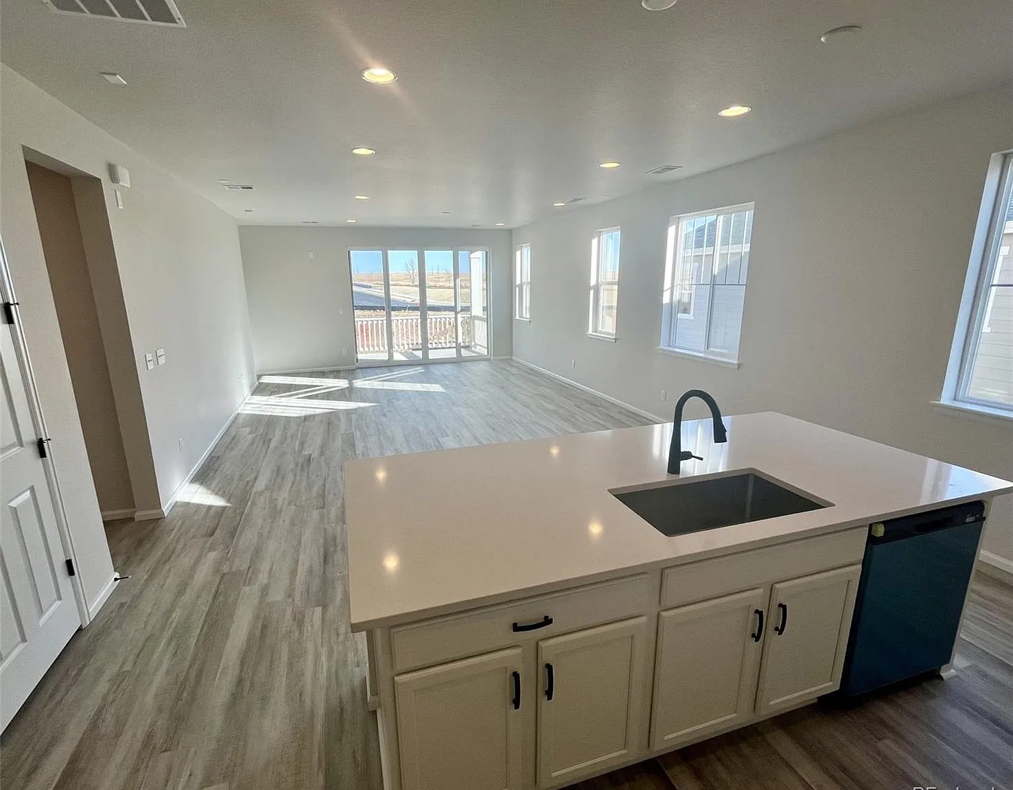 4 bed, 1747 sqft, $3,200 — Photo 4