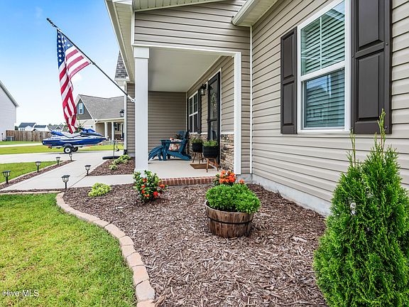 4th image of 410 Silverstone Pl