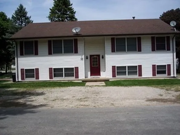 335 S Main St, Leland, IL 60531