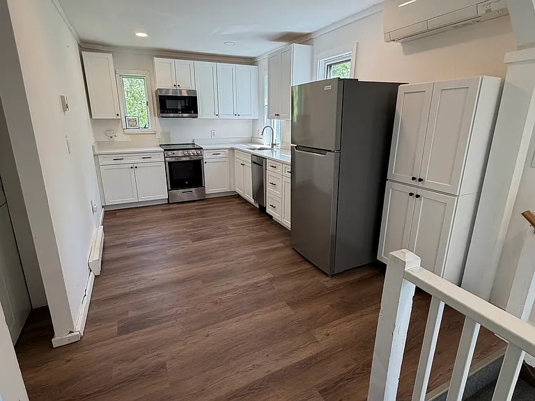 1151 Albany Post Rd — Photo 3