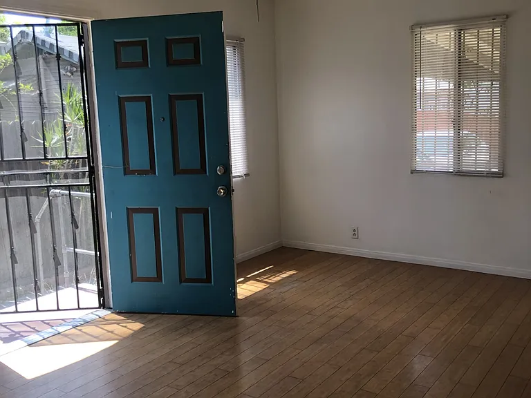 5149 York Blvd — Photo 15