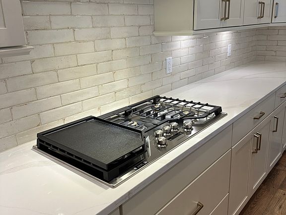 4th image of 7008 Yosemite Dr