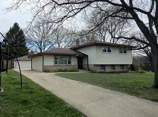 433 Highland Rd, Willowbrook, IL 60527