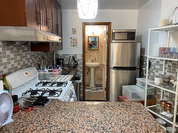 3rd image of 146 Forsyth St #D