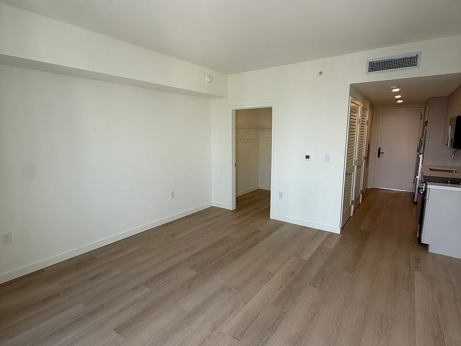 Studio, 410 sqft, $1,850 — Photo 4