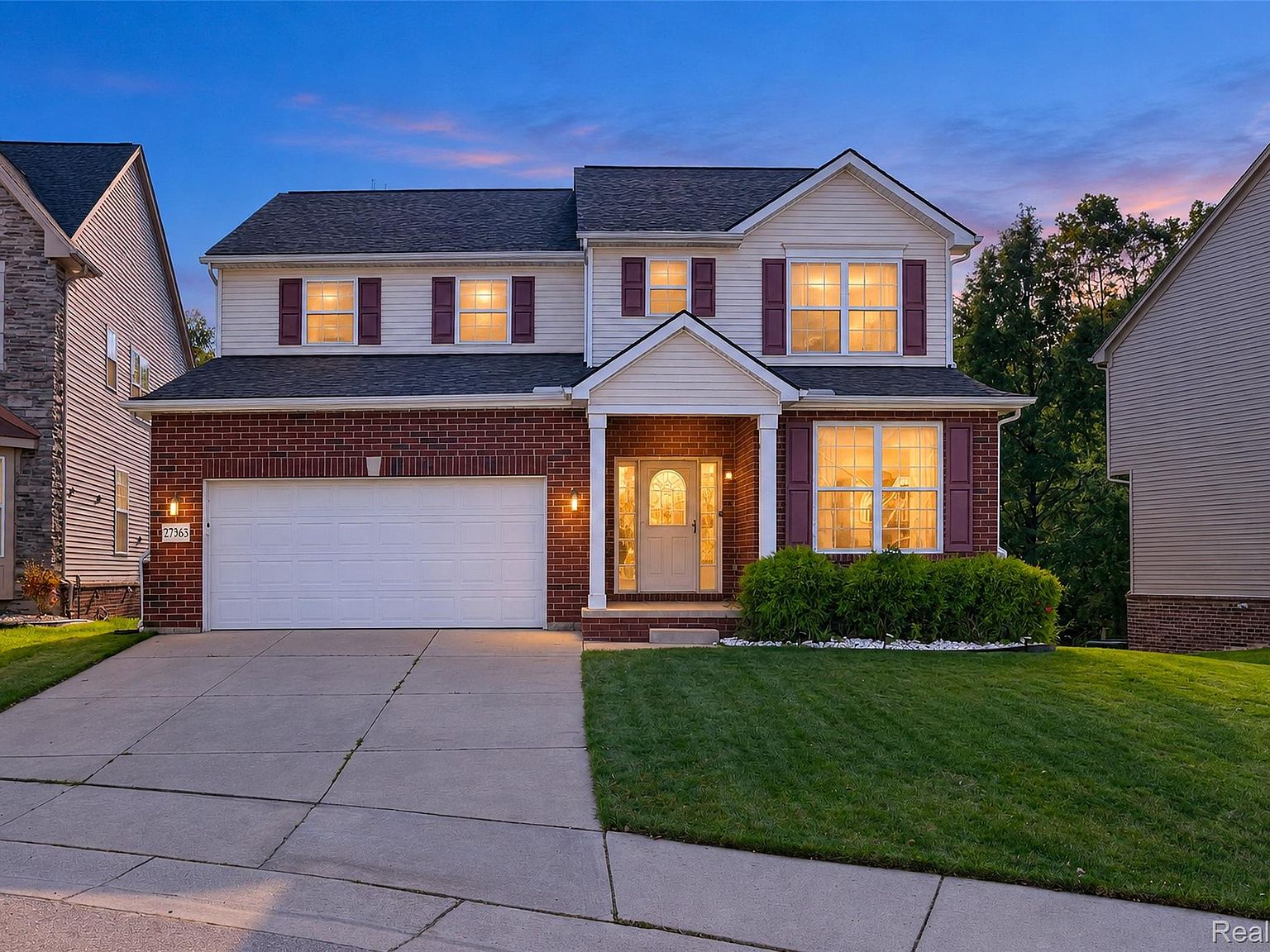 27363 Victoria Rd, Novi, MI 48374