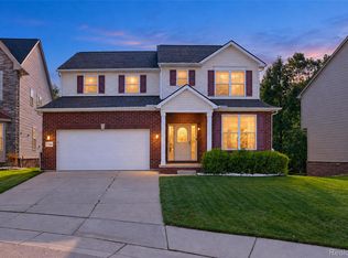 27363 Victoria Rd, Novi, MI 48374
