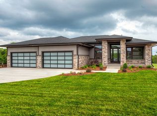 8400 Prairie Ridge Dr, Johnston, IA 50131