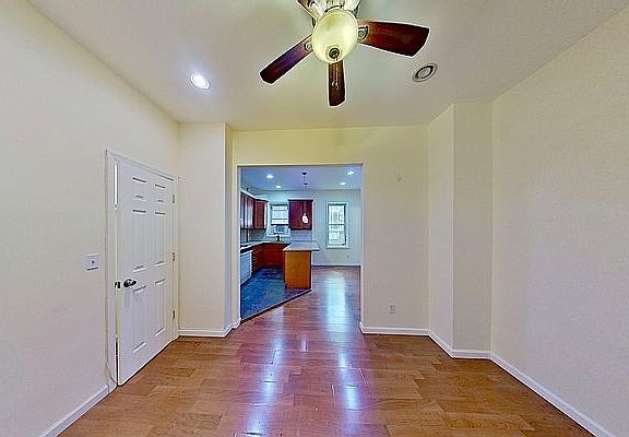 3rd image of 7 W 20th St #4