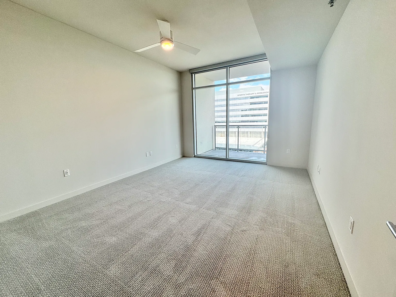 1 bed, 1040 sqft, $3,849 — Photo 4