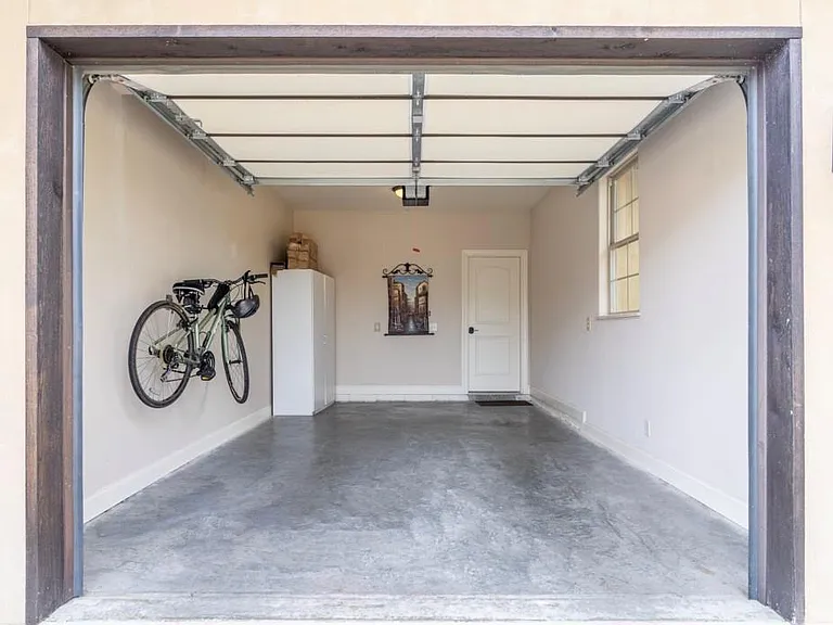 28 W Wimbledon Way — Photo 3