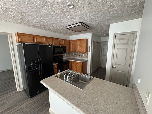 5th image of 409 Lexington Park Dr