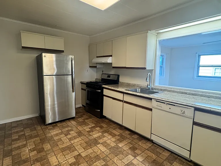 Fairview Ave — Photo 9