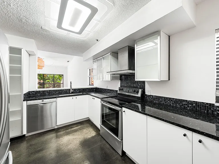 800 Hudson Ave #303 — Photo 14