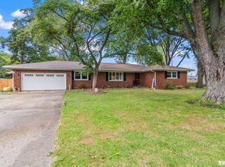 17 Lakewind Dr, Springfield, IL 62703