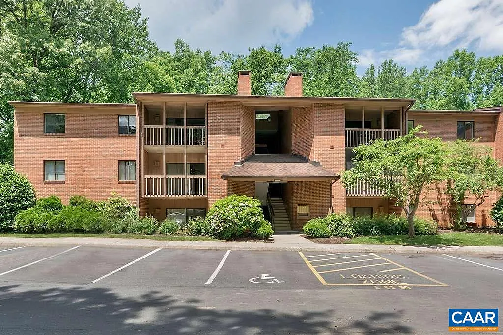 2 bed, 2.0 bath, 979 sqft, $1,945 — Photo 1