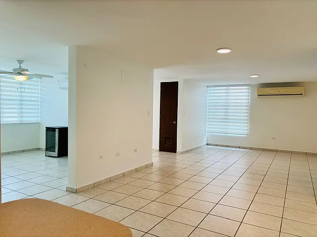4 bed, 2.5 bath, 3300 sqft, $4,600 — Photo 3