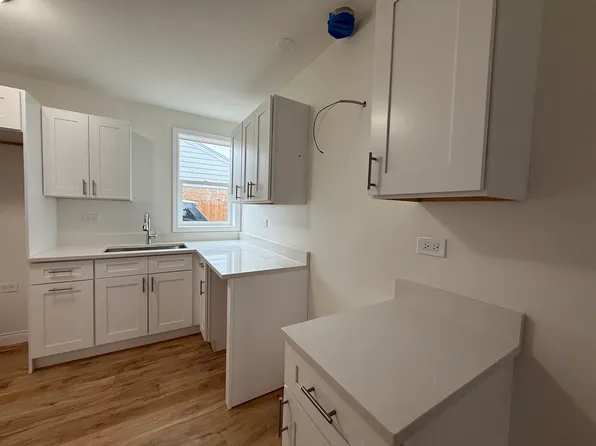 10855 S Komensky Ave, Oak Lawn, IL 60453