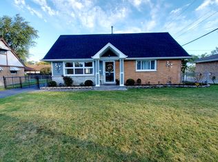 6840 Saratoga Dr, Bridgeview, IL 60455