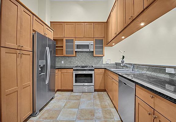 5th image of 26 E 126th St