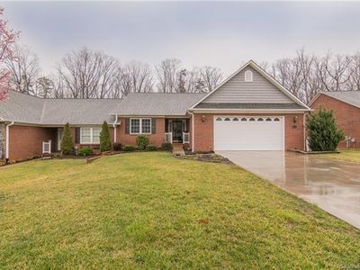 111 Arlington Ct, King, NC, 27021