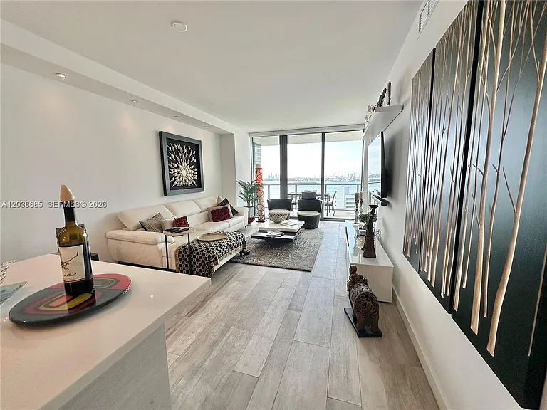 650 NE 32nd St #1404 — Photo 4