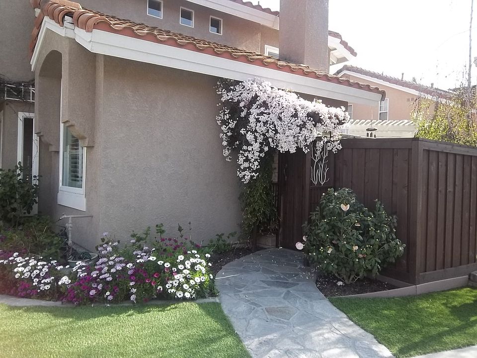 Side entrance to back yard