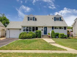 149 Haverford Rd, Hicksville, NY 11801
