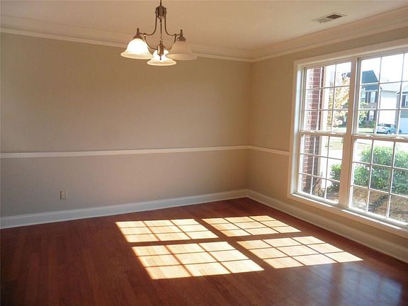 4th image of 1119 Folkstone Dr