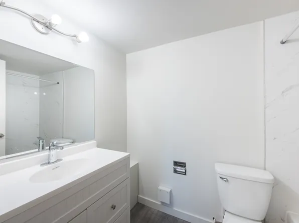 18240 84th Ave NW, Edmonton, AB T5T 2B4