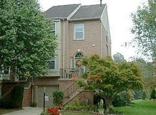 3859 Inverness Rd, Fairfax, VA 22033