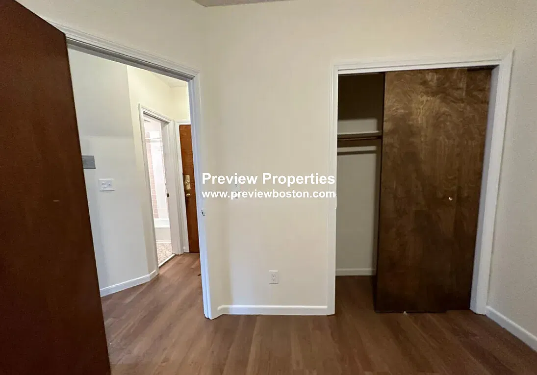 1 bed, 1.0 bath, $2,400 — Photo 2