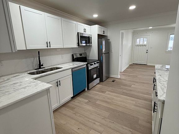 5th image of 1206 Logan Ave