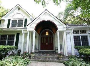 10 Market Path, Setauket, NY 11733