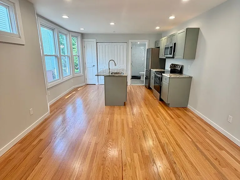 18 Cedar St — Photo 32