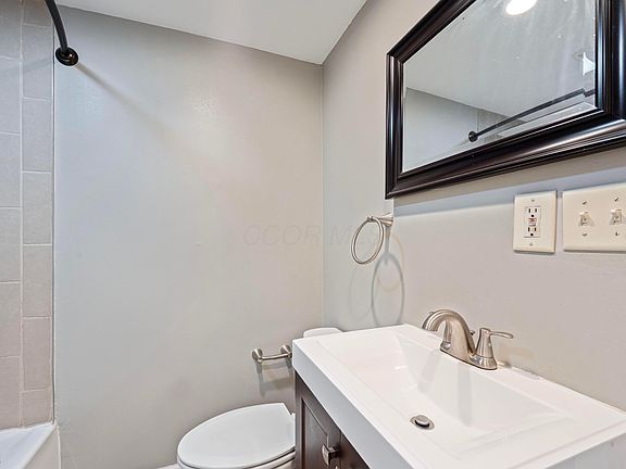 3rd image of 514 W 1st Ave
