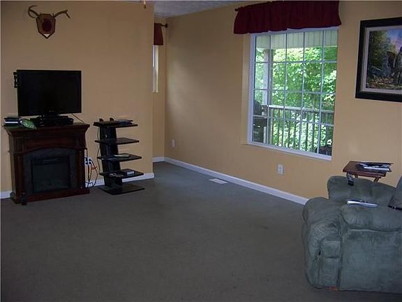 5th image of 14 Dianna Ln