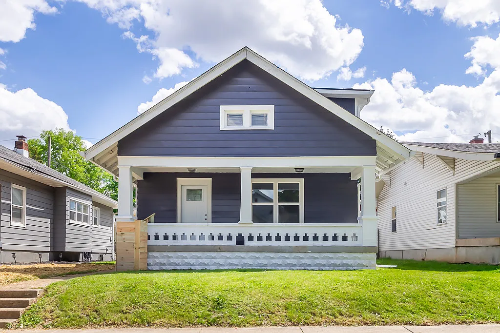 327 Harvard Pl photo 1