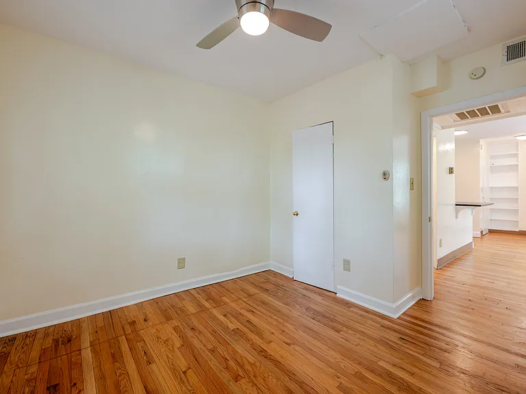 105 9th St SE #302 — Photo 11