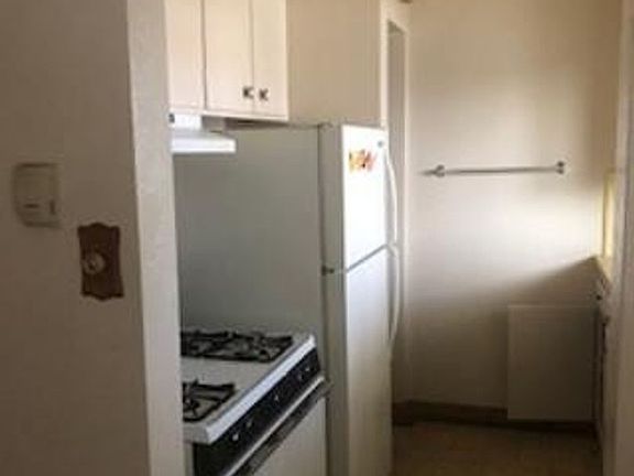 2nd image of 801 Padre Dr APT 2
