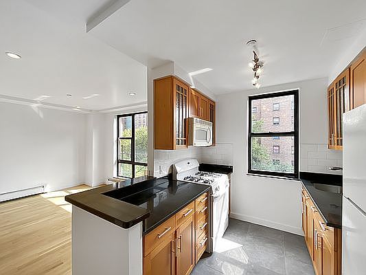 5th image of 3 E 115th St APT 6C