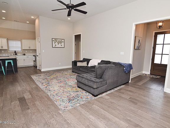 4th image of 104 Cross Creek Dr