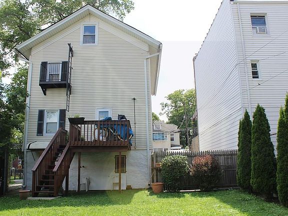 3rd image of 865 E 232nd St