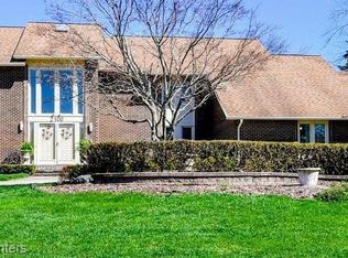 2106 Coach Way, Bloomfield Hills, MI 48302