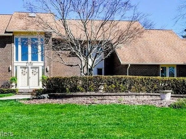 2106 Coach Way, Bloomfield Hills, MI 48302