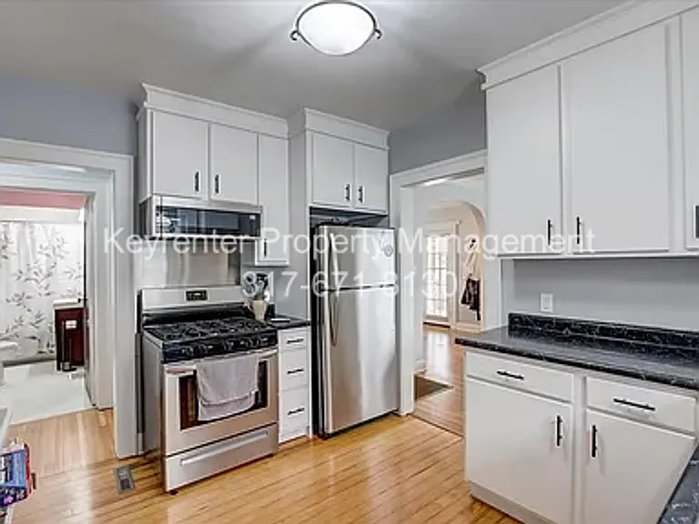 528 W 43rd St — Photo 9